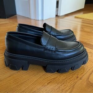 Alohas Trailblazer Black Leather Lug Sole Loafers Women’s Size EU41 / US10